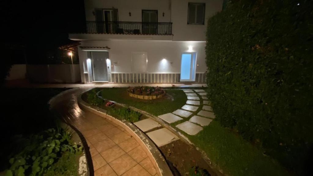 Patras White Castle Apartment Екстериор снимка